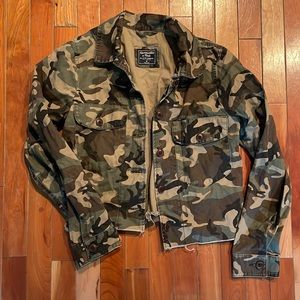 Woman’s medium Abercrombie jacket camo